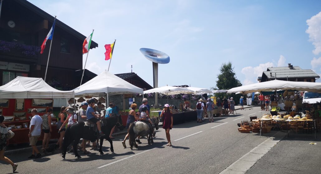 marche-artisans-les-saisies