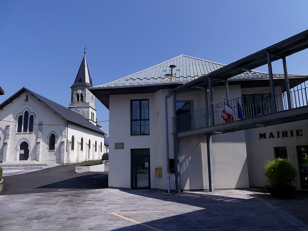 Mairie_et_église_de_Montailleur_en_Savoie_(été_2021)