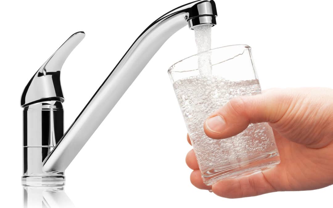 POURQUOI Y A-T-IL DU CHLORE DANS L’EAU QUE JE BOIS